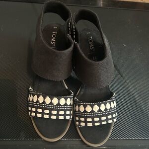 Tom’s dress sandal